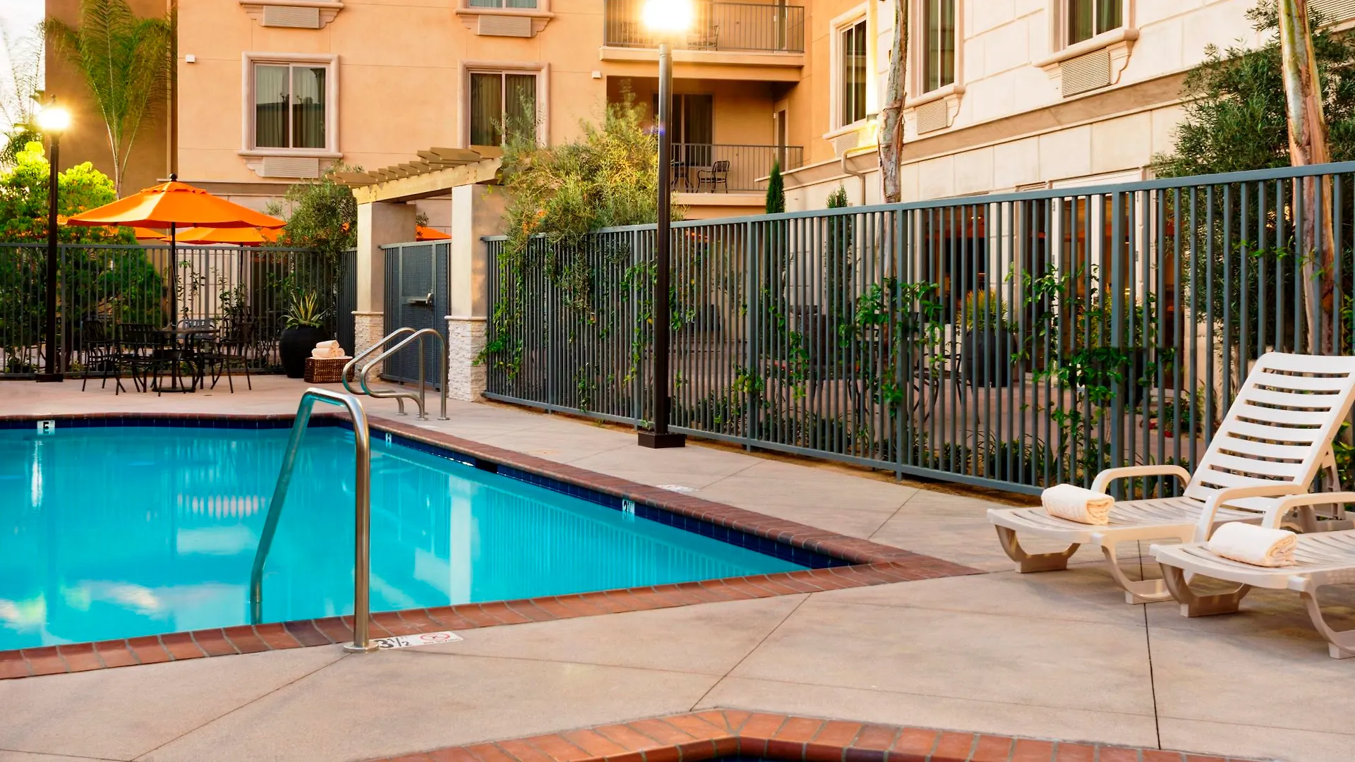 Ayres Hotel Orange