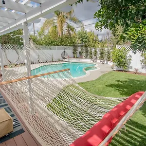 Holiday home Enchanting Sherman Oaks With Pool Permit #hsr Two One Zero Zero 2605, Los Angeles